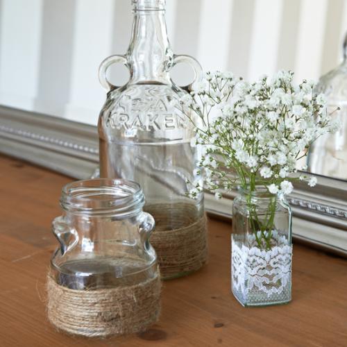 Transformation de vos veilles bouteilles avec de jolies décorations lors de l'activité.